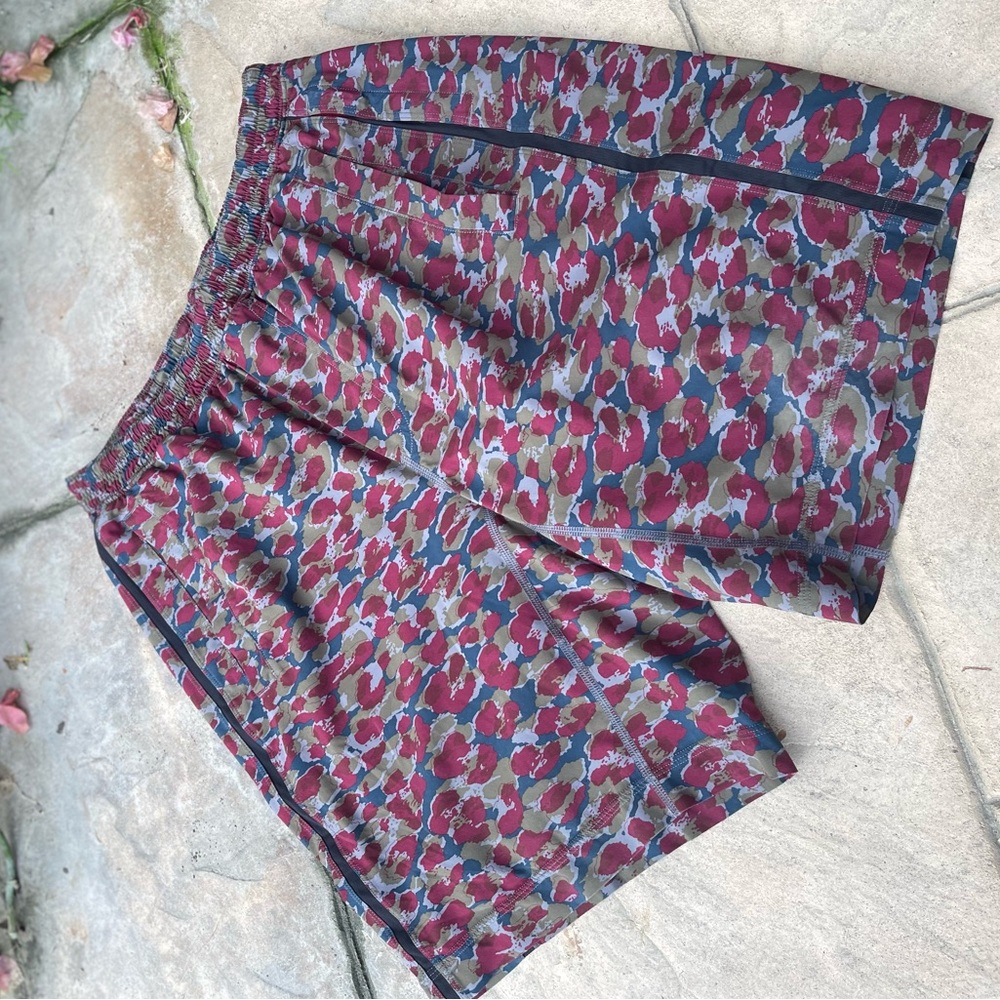 Men’s Lululemon Shorts- Medium